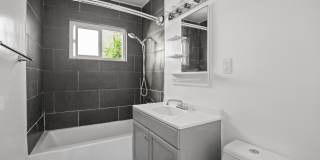 1321 W 36th Place Apartments Gallery 25