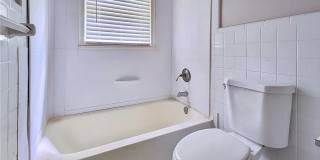 Charming Family Home | 3-4 Bedrooms | Large Yard | Convenient Location Gallery 9