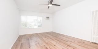 15925 Victory Blvd. Gallery 9