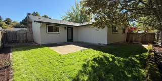 Updated Churchill 3 bedroom 2 bathroom Home Gallery 19