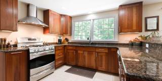 Luxurious Spacious and Bright , Gorgeous Potomac 6BR/4.5BA/2GAR Home - In Sought After Copenhaver Gallery 3