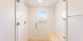 Gorgeous 3 bed 3.5 bathroom home available month to month in the highly desired city of Corona Del Mar. Gallery 33