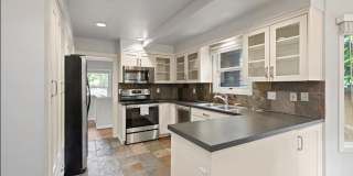 Charming Cottage in First Addition in Lake Oswego! Gallery 16