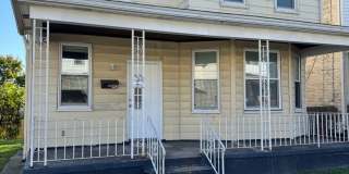 Enormous Completely Updated 4-Bedroom 1-Bath House w/ Flat Yard!!! Gallery 1