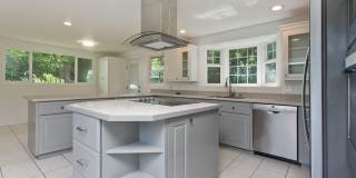 Fully Renovated 4BD in Kuli'ou'ou Valley, Garage-Driveway, Spacious Yard, and Work Shed PETS ALLOWED Gallery 11