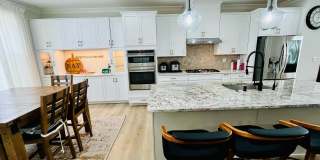Beautiful 4BR Townhouse in Ballantyne Gallery 15
