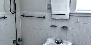 Two Bedroom, Spacious Apartment Gallery 13