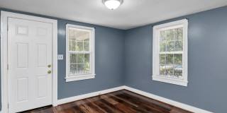 Charming 2 Bedroom Home, close to USC & located on a Large Lot! Gallery 24