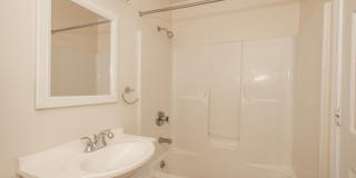 Walk to UC & UC Medical | 1BR/2BR Apartments Gallery 55