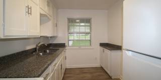 June FREE On This Updated 1 Bedroom 1 Bath Duplex in Navy Hill Area in Olathe Gallery 6