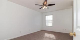 4 Bedroom Townhome for Rent in Normal! Gallery 11