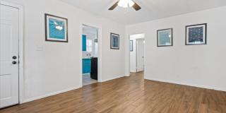 Charming Duplex Near Daffin Park with Private Fenced Yard and Off-Street Parking Gallery 5