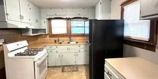 Versatile 2-Bedroom Home with Bonus Room and Spacious Yard Gallery 6