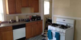 Updated 3 bed in Oak square Gallery 5