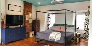 3 bed 1 bath - beautiful Southside flats home, central air, in unit laundry, udpated Gallery 9