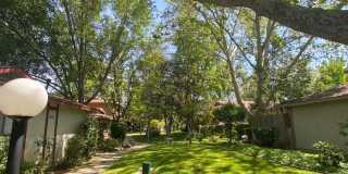 This unit has Air Conditioning!!! 3 bedroom, 2.5 bathroom with garage Gallery 1