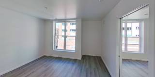 725 W Pratt Gallery 1
