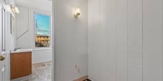 Bright 3 Bedroom, 1.5 Bath Home with Private Yard! Gallery 10