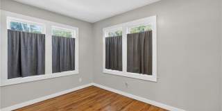 2329 Reynolds Street Gallery 12
