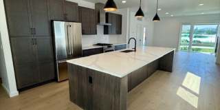 3 Bedrooms 2 1/2 Bathrooms - Where Mountains meet you at upscale living! Gallery 18