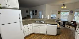 4 Bedroom Downtown Beauty! Gallery 7
