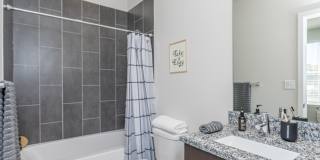 Student Housing - Vue on Walnut Gallery 25