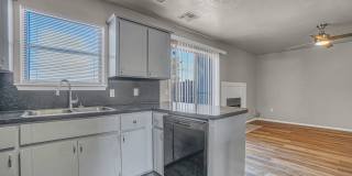 Beautiful 3 bedroom, 2.5 bath Townhome Gallery 4