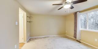 Updated 3+2.5 End Unit w/ 2 PARKING SPACES Gallery 13