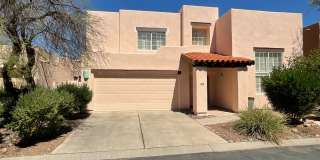 Great location near Sabino Canyon & Cloud Gallery 1