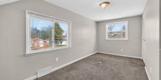 $1450 4 Bedrooms Gallery 11