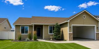 West Valley Is Calling Your Name; From A Fireplace, Fenced Yard & Double Garage—July Can't Get Here Fast Enough! Gallery 11