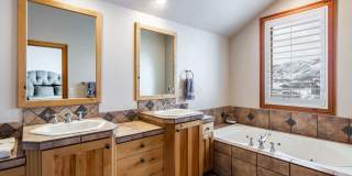 Luxury Townhome at The Cove at Eagle Mountain in Park Meadows Gallery 19