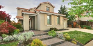 208 Blue Pine Court Gallery 1