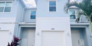 204 SE Woodbark St Gallery 2