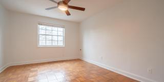 1718 W ABINGDON Drive Gallery 23