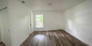 402 NE Armory Circle Gallery 9