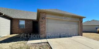 1042 N Oxford Dr Gallery 1