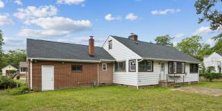 Single-Level 3 Bedroom Rental Near Downtown Hampton Gallery 27