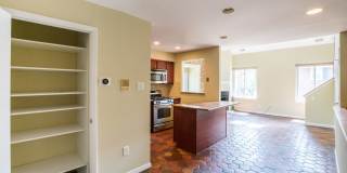 Beautiful Three Bedroom in Washington Square West Gallery 13