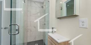 HIge 5 bed steps from Tufts Gallery 9
