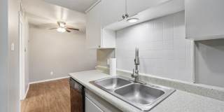 Premier Gardens Apt. Gallery 16