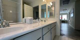 4Bdrm/2.5bath Single Family Home - Fully Furnished Gallery 36