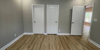 Beautiful modern upstairs condo with 2 full baths! Pet-friendly, with generous parking! Gallery 18