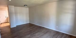 PETS ALLOWED - GREAT UNIT BETWEEN MEDFORD AND CENTRAL POINT AVAILABLE NOW Gallery 5