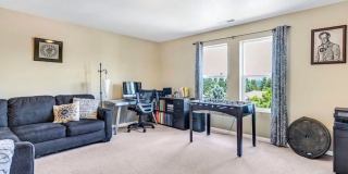 Spacious 3BR House in Gresham Gallery 17