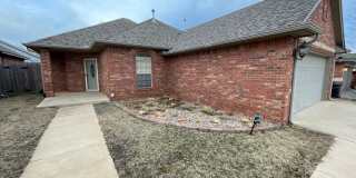 Beautiful 3 Bed 2 Bath with Office! In Moore! Gallery 1