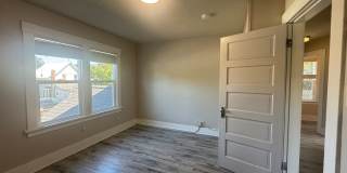 Huge 4 bedroom -A stones throw to PLU! Gallery 32