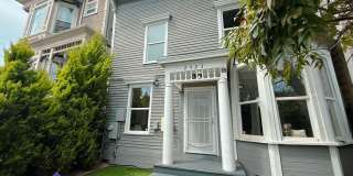 4 bed 3 bath Single-family Victorian Home in West Oakland Gallery 1