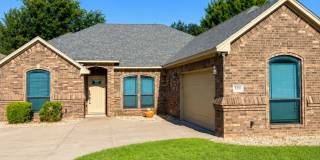 4/2/2 Beautifully crafted home located in a Cul‑de‑Sac in WISD Gallery 1