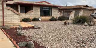 Large 4 bedroom with  yard Gallery 1